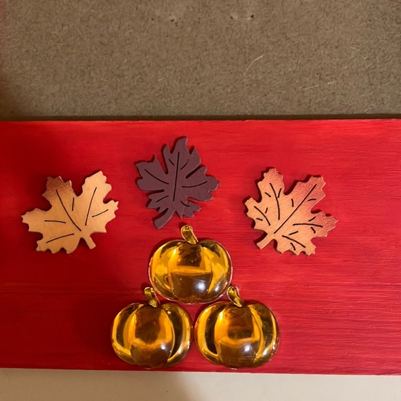 Rustic picture frame decorated with pumpkins and leaves - Picture 3 of 8